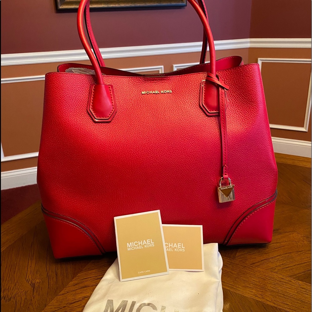 “Trade”//MICHAEL KORS MERCER GALLERY LARGE TOTE